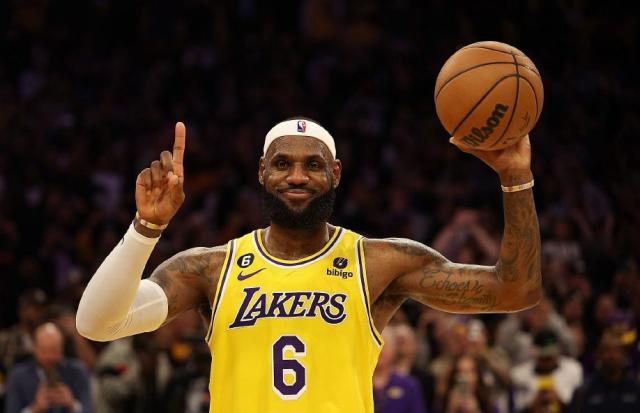 LeBron James lidera la historia de la NBA en anotación con 38,388 puntos